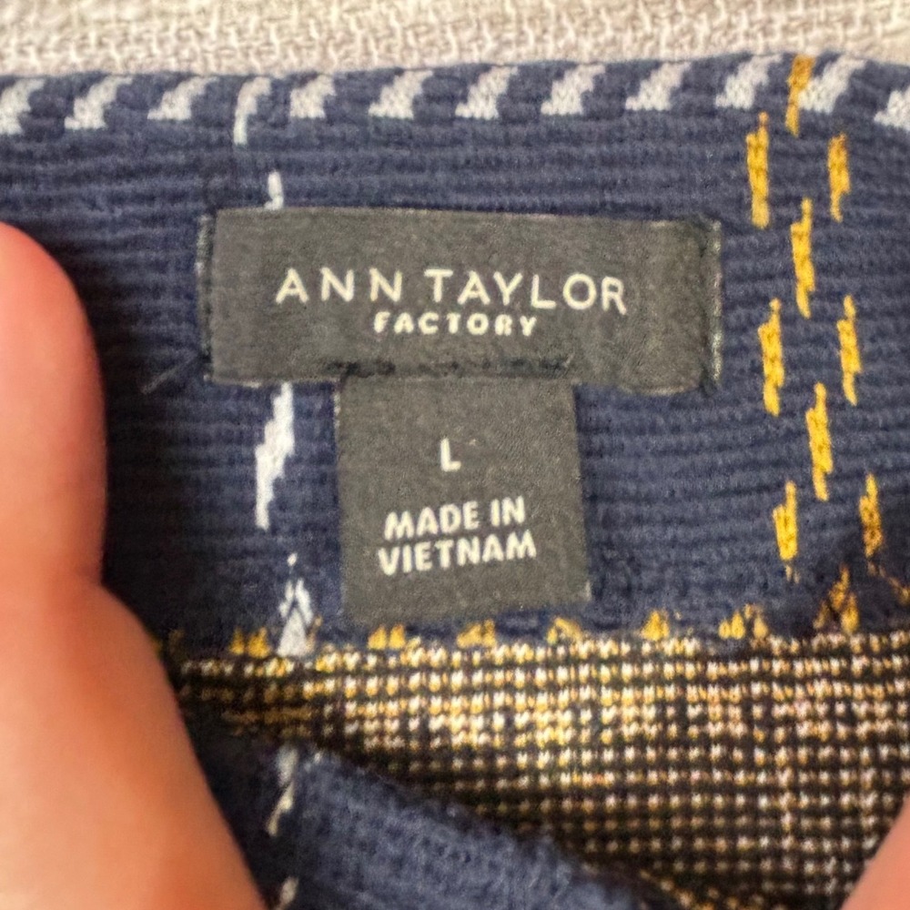 Ann Taylor Factory Navy Blue Plaid Pencil Skirt Textured Knit Large - Picture 2 of 8